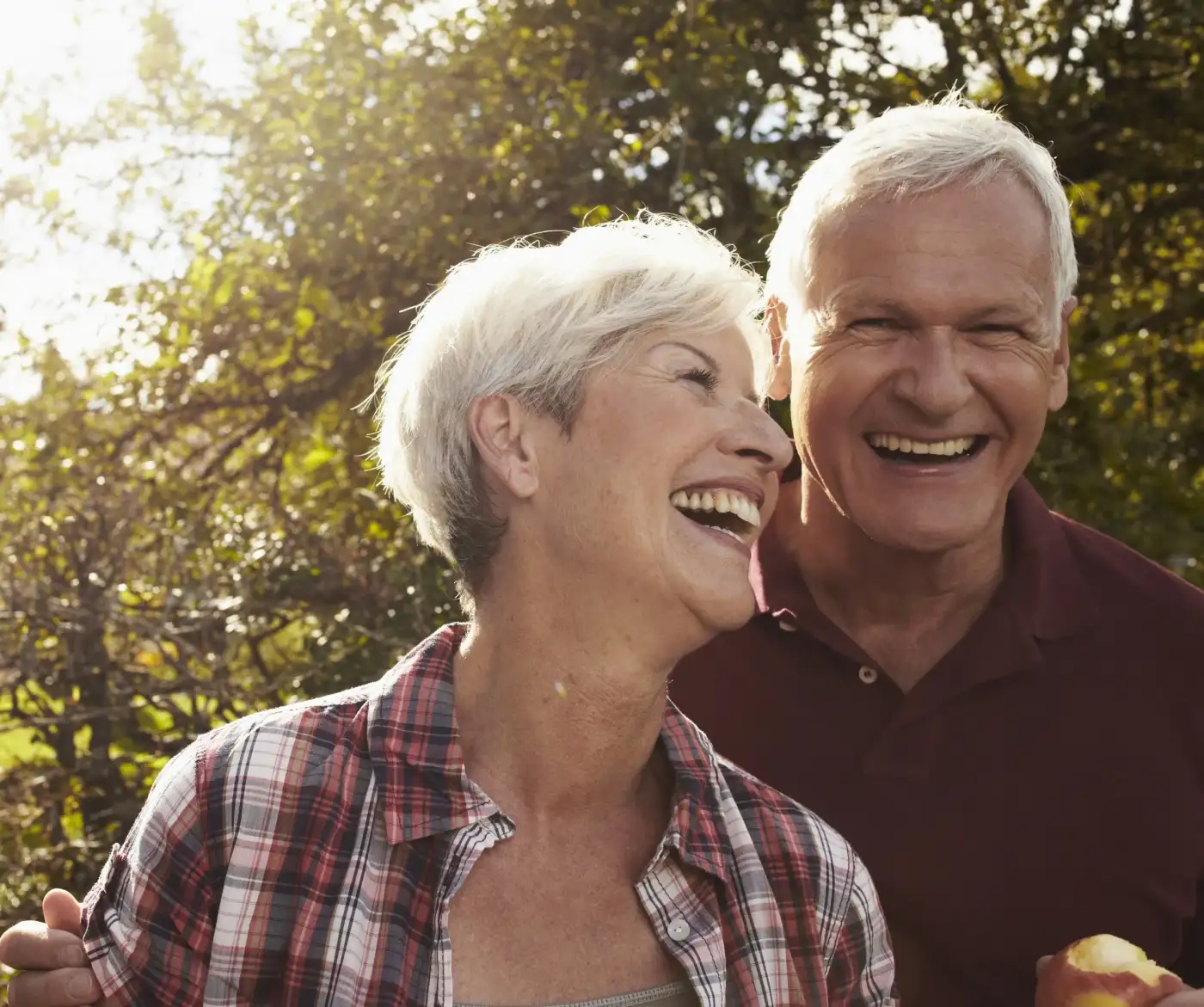 Older adults having a relaxed conversation